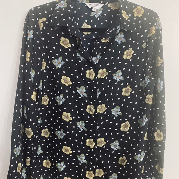 Button Down-shirt in Small - Picture 1 of 3